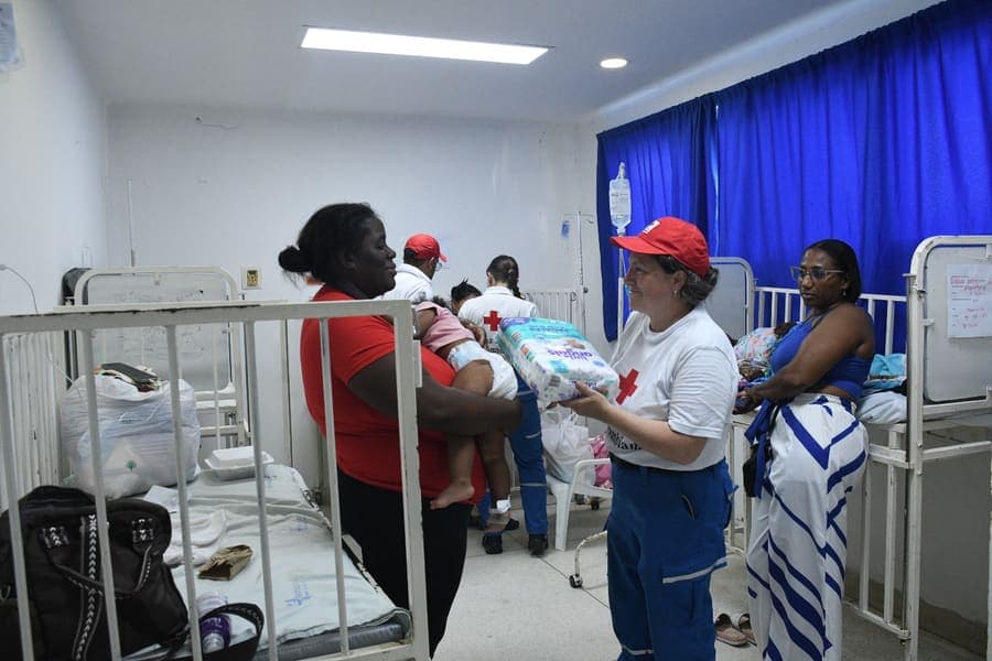 En Quibdó, 500 familias recibieron kits de alimentos e higiene familiar, mientras que las madres gestantes recibieron pa