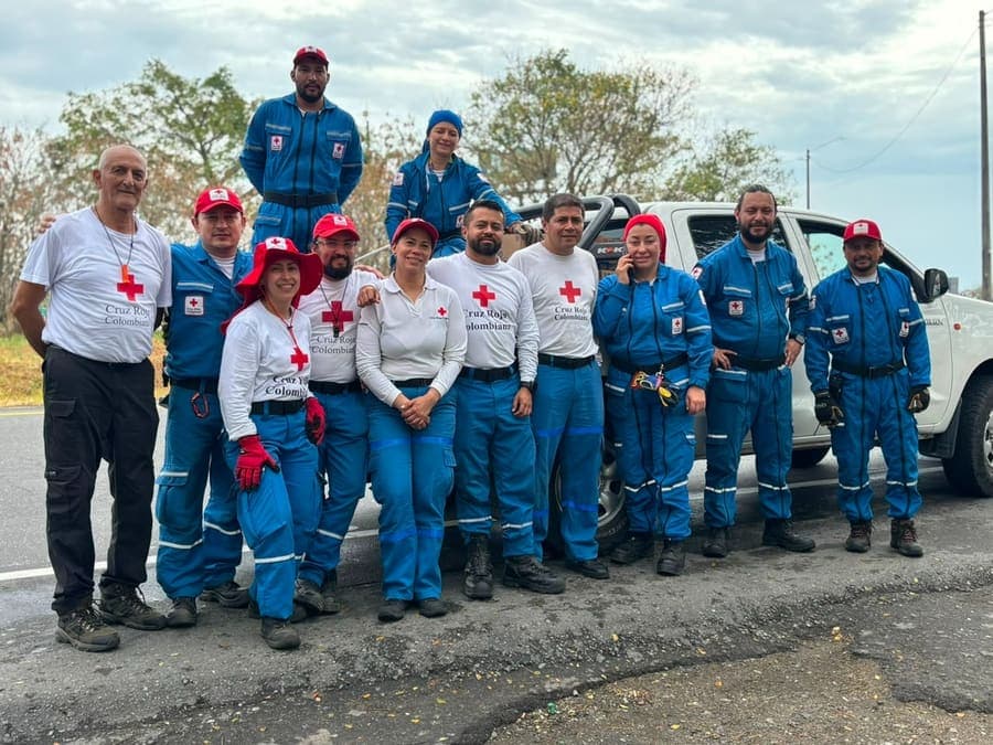 Otra parada en el camino. ❤️🩹 Después de apoyar la respuesta al terremoto en Pereira, el grupo de voluntarios que regr